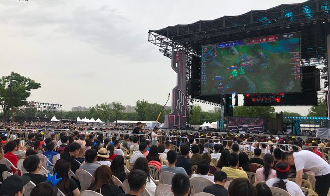 也是游戏里 也是游戏里