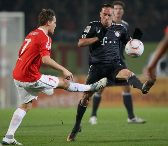 色球员在比 色球员在比